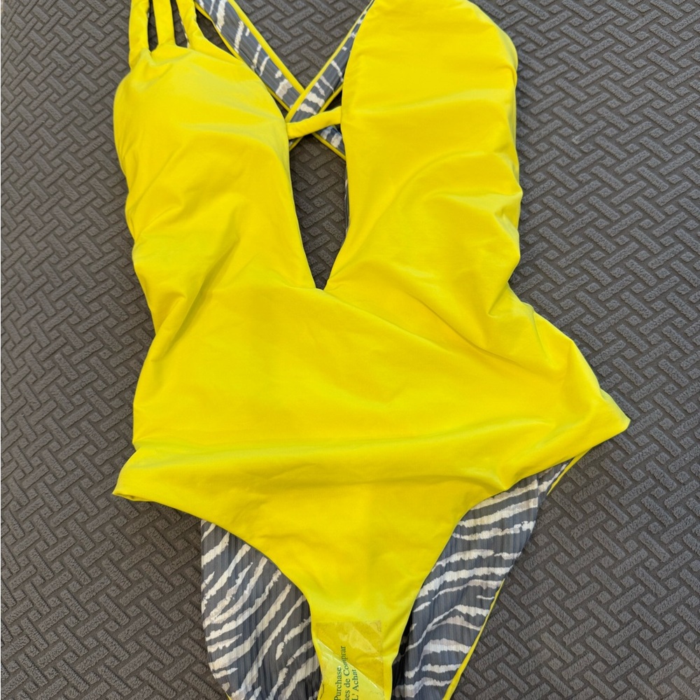 Butter yellow Becca reversible bathing suit. Never worn tags attached.
